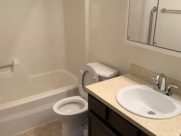 2712 E Rosser Ave — Photo 5