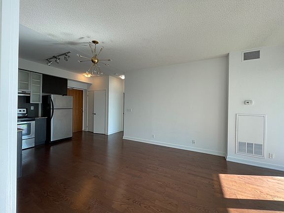 4th image of 33 Lombard St #909