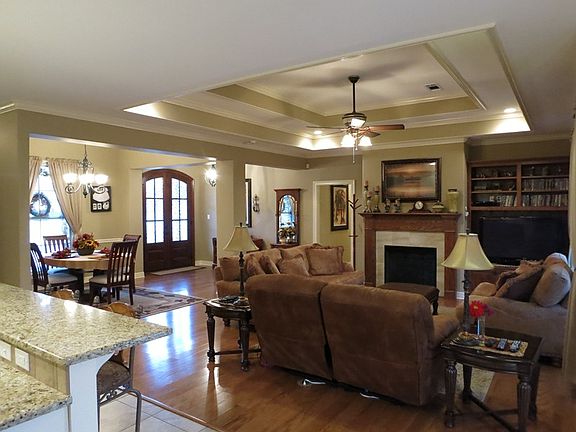 3rd image of 118 Jasmine Cir
