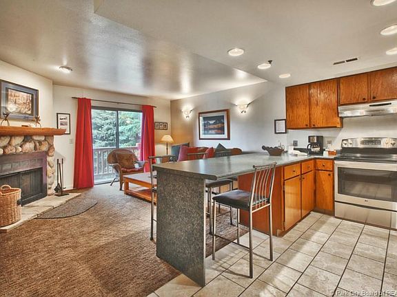 2nd image of 1491 Woodside Ave #104A