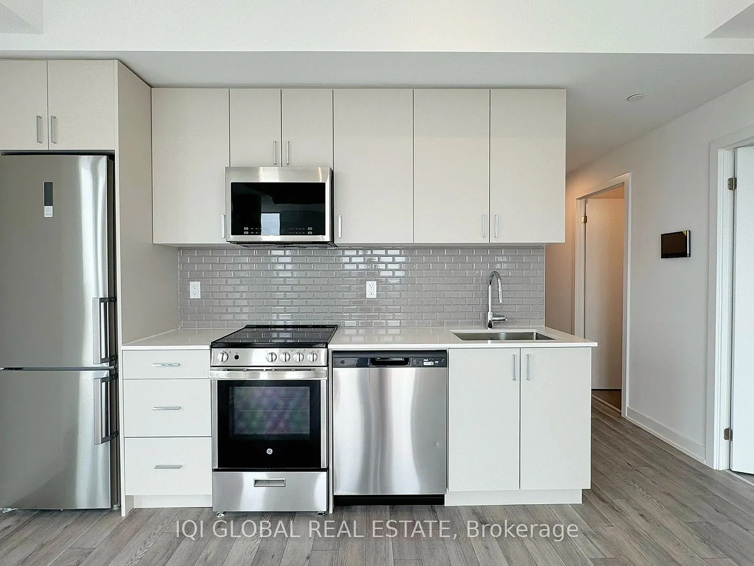4 bed, $3,500 — Photo 2