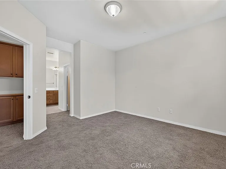 1654 Heywood St — Photo 36