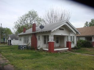 201 1st St, Coffeyville, KS 67337
