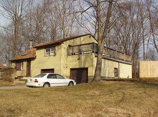 15 Abenaki Trl, Oak Ridge, NJ 07438