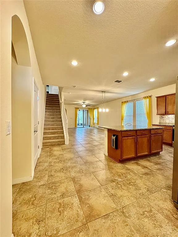 3 bed, 2.5 bath, 2014 sqft, $2,850 — Photo 4