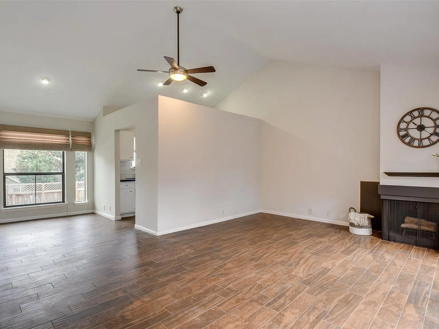 2829 Timmons Ln — Photo 2