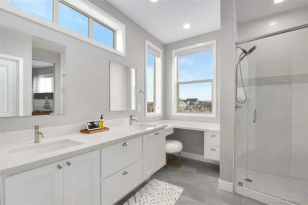 8226 Blue River Ave — Photo 4
