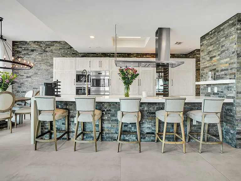 17301 Biscayne Blvd — Photo 15