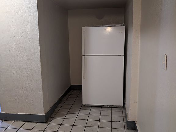 5th image of 918 S Esperanza St