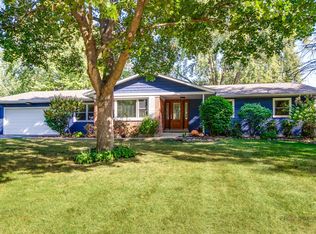15040 W Clover Ln, Libertyville, IL