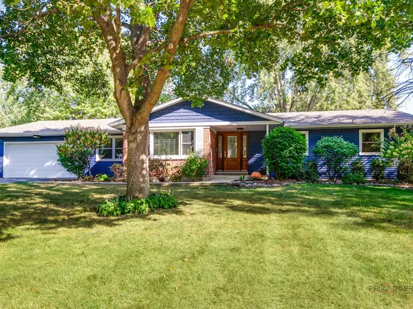 15040 W Clover Ln, Libertyville, IL 60048