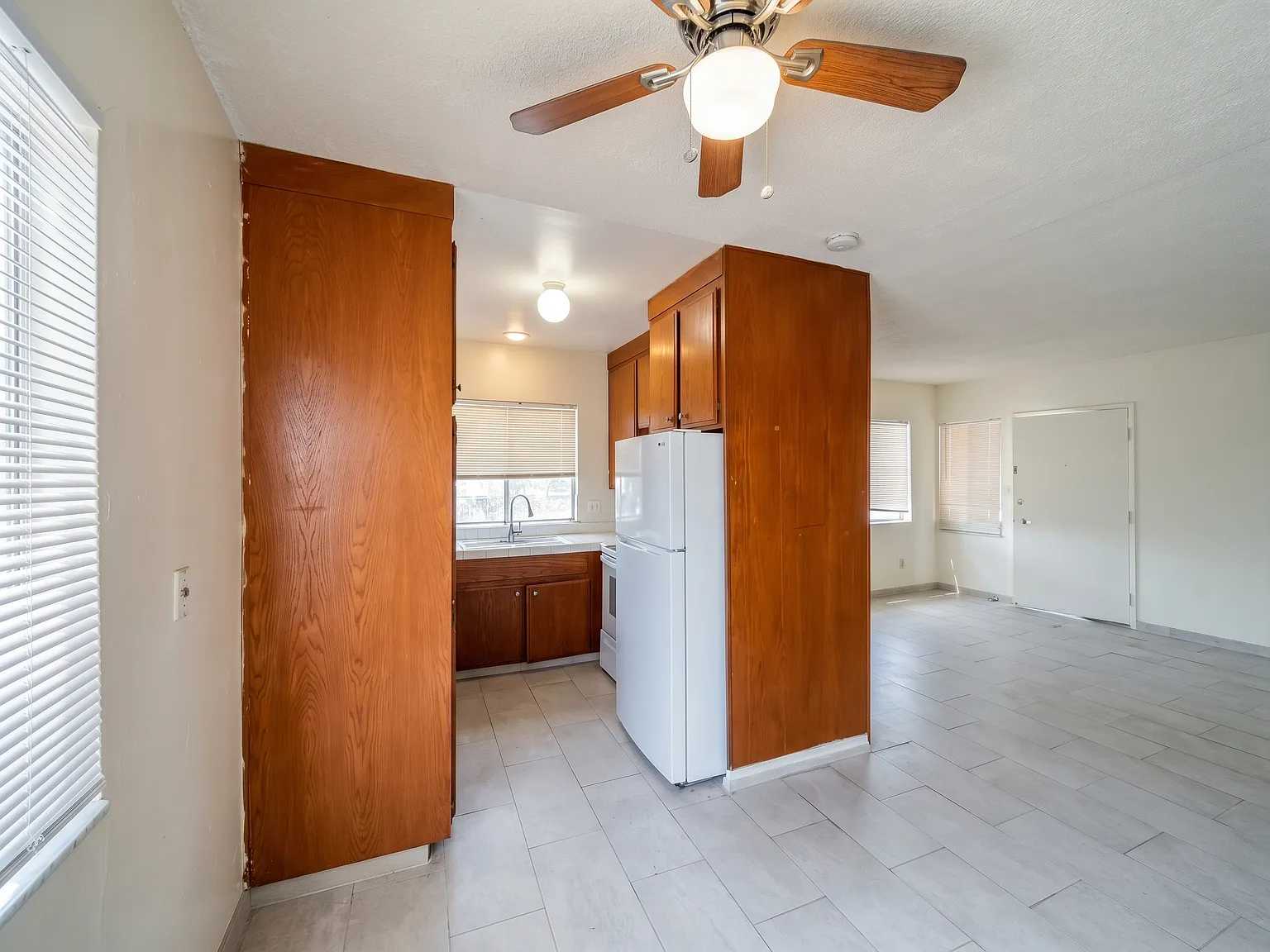2 bed, 900 sqft, $2,550 — Photo 1