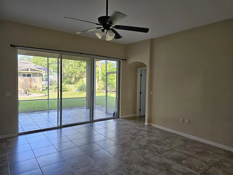 34 Richmond Dr — Photo 4
