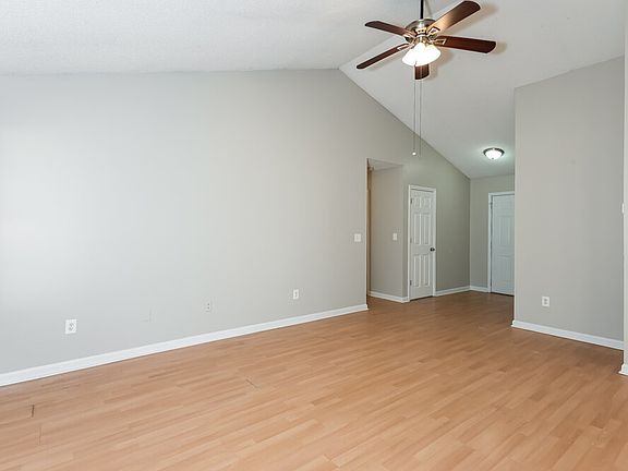 4th image of 702 Fair Harbor Dr