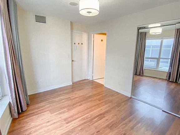 4th image of 151 Village Green Sq #508