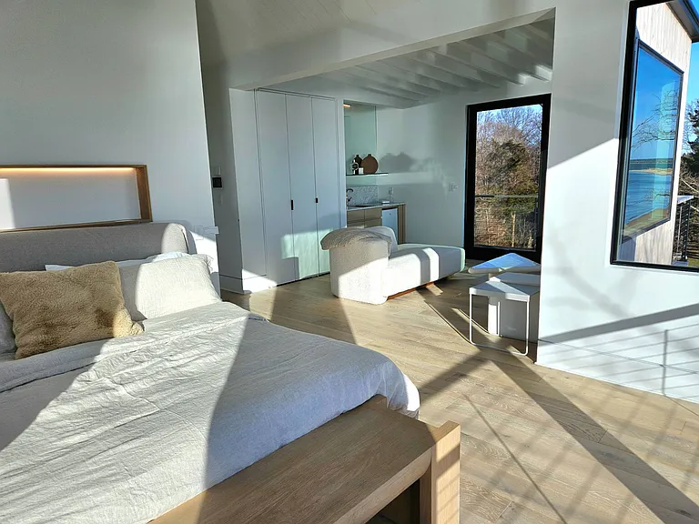 599 Peconic Bay Blvd — Photo 27