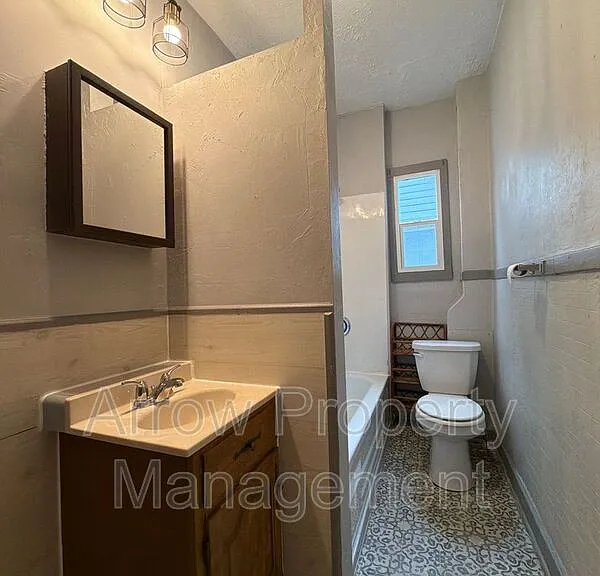 738 N 25th St #1 — Photo 8