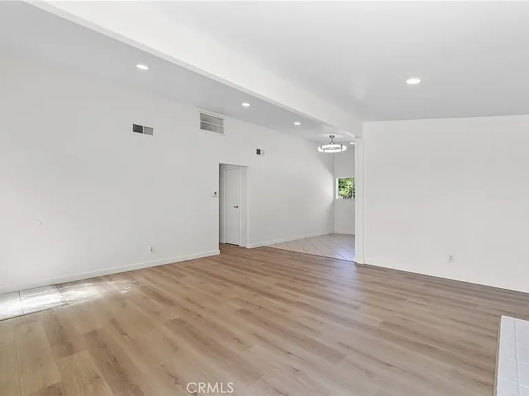 1027 N Greer Ave — Photo 7