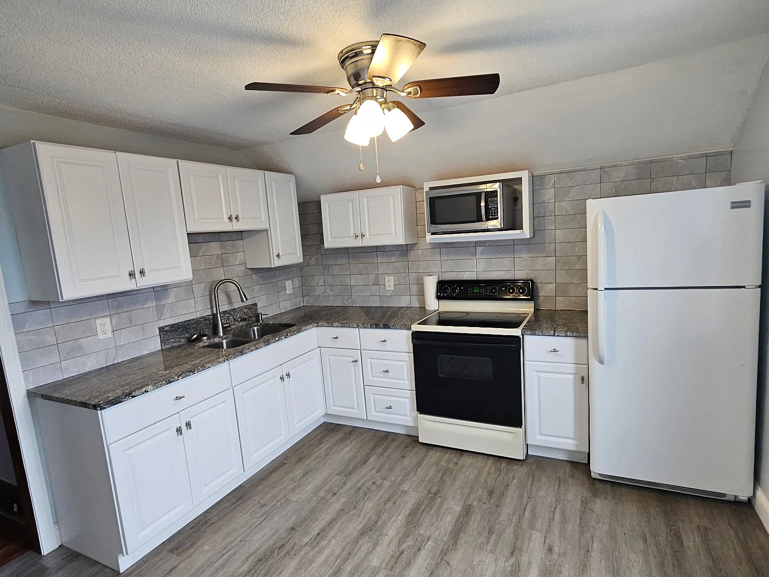 2 bed, 800 sqft, $1,600 — Photo 4