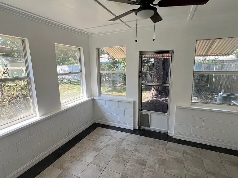 1906 Dixie Belle Dr — Photo 13