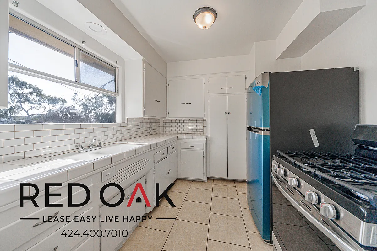 Building Photo - 3366 W 83rd St #3366