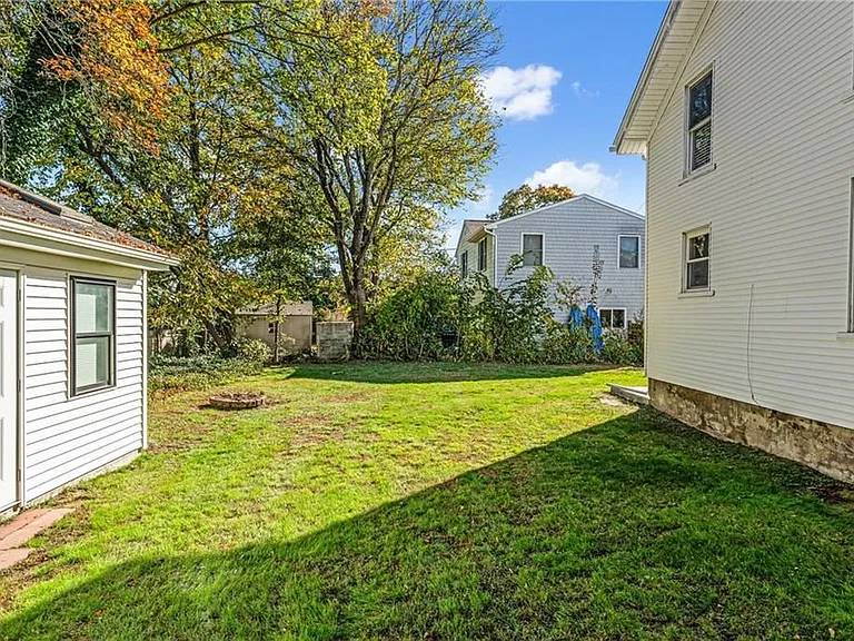 34 Read Ave — Photo 3