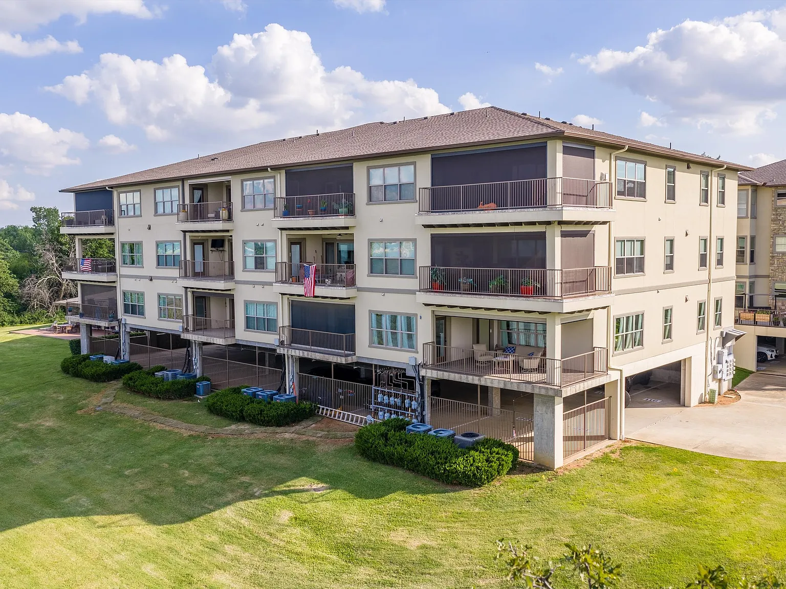3 bed, 1696 sqft, $3,200 — Photo 1