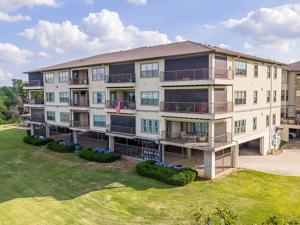 500 Waters Edge Dr #313