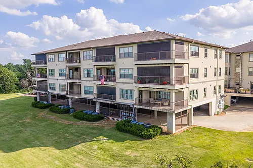 500 Waters Edge Dr Photo 1