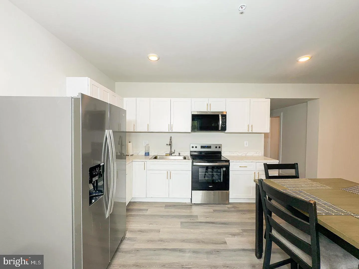 3 bed, 2.0 bath, 4682 sqft, $2,500 — Photo 2