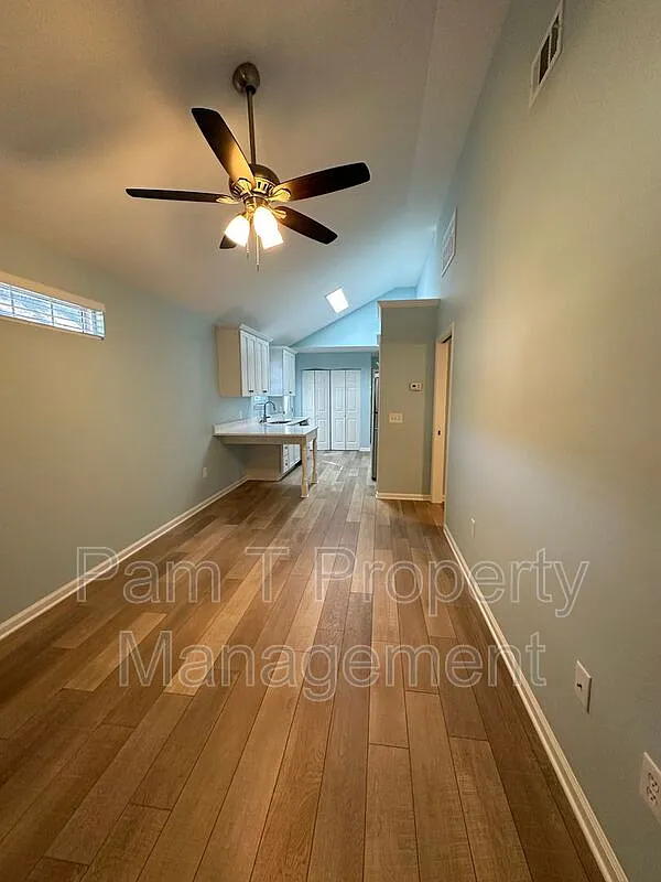 4 bed, 2.0 bath, 972 sqft, $1,999 — Photo 2