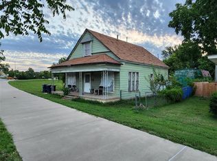 913 S 1st St, Rogers, AR 72756