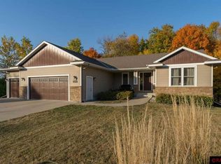 125 Goldfinch Ct, Mankato, MN 56001