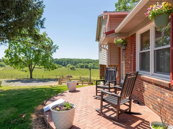 1865 Oak Grove Rd, Woodlawn, VA 24381
