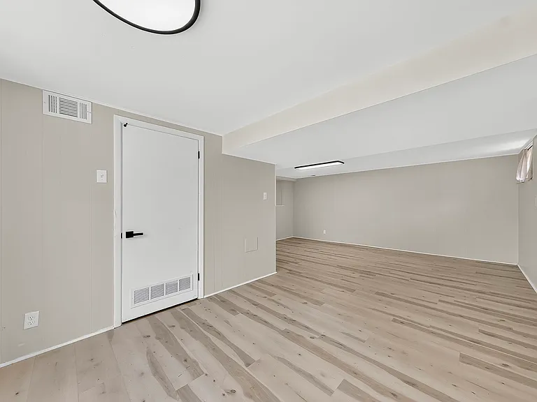 437 Warfield Ave — Photo 38