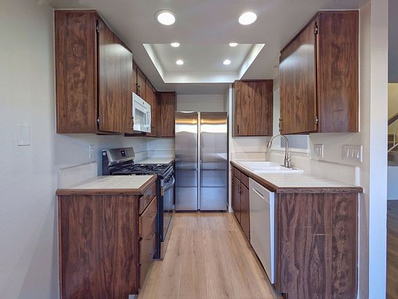 4th image of 17122 Lynn Ln #A