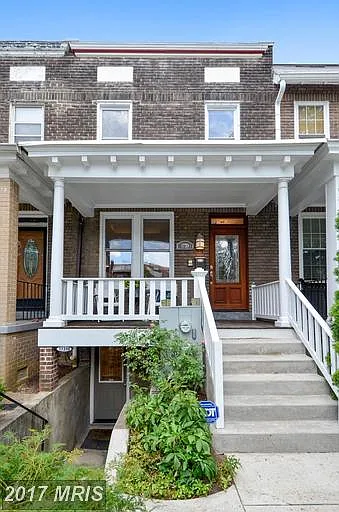 1739 D St SE photo 1