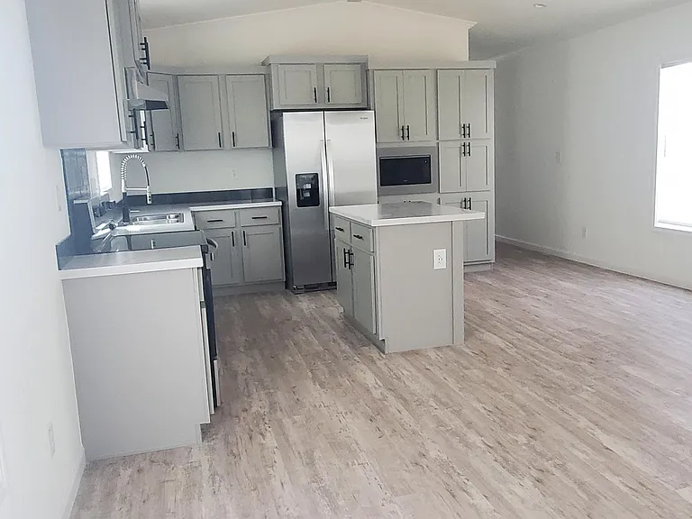 740 Hollow Ln — Photo 3