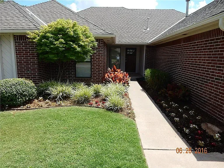 3 bed, 1958 sqft, $1,975 — Photo 4