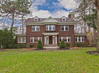 2699 Endicott Rd, Shaker Heights, OH 44120