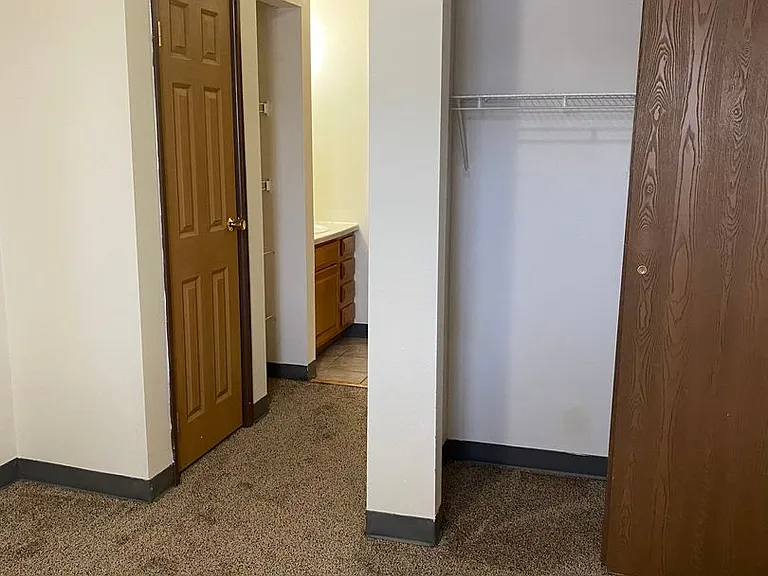 Crestwood Apartments — Photo 66