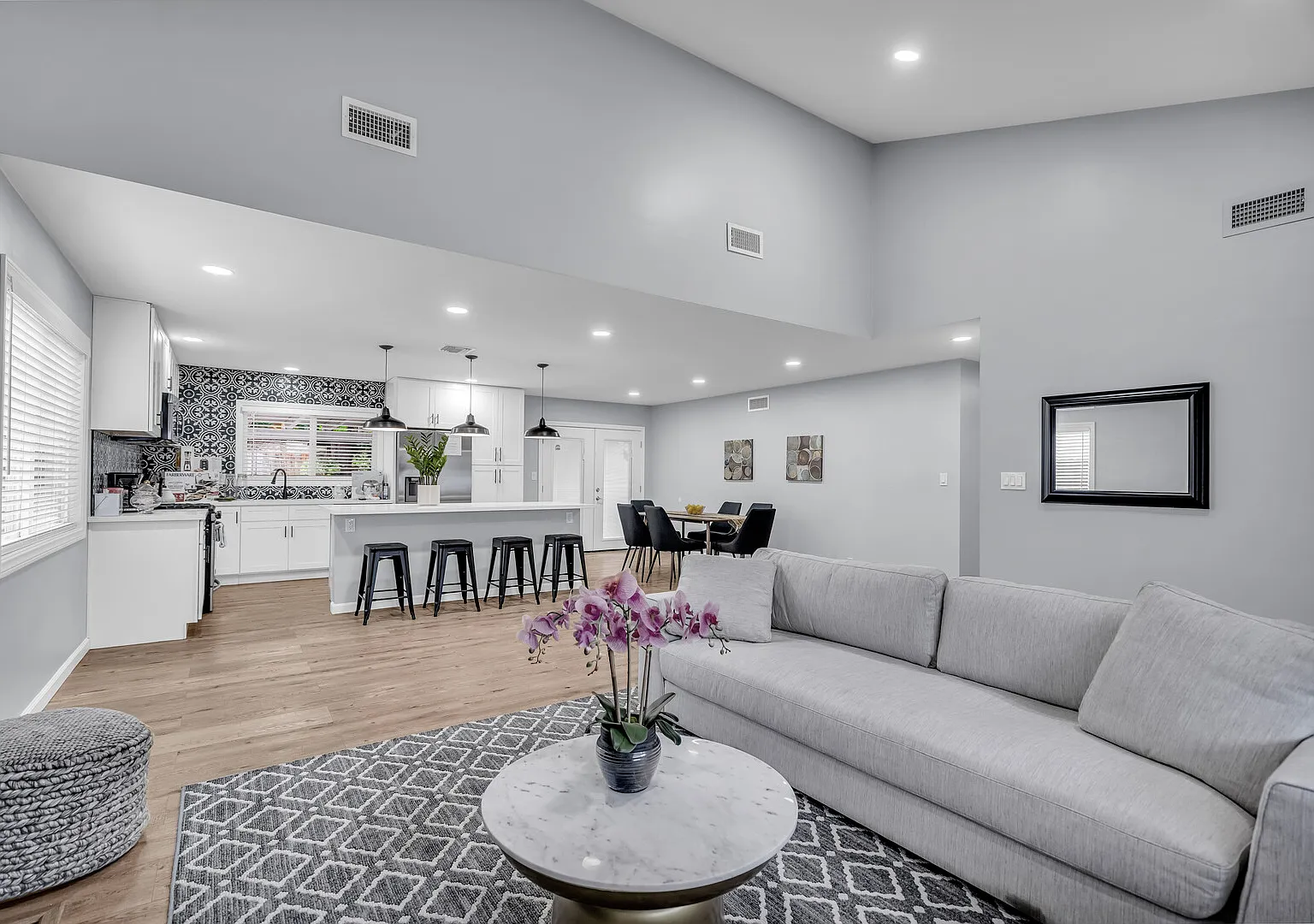 Luxury Simi Valley Stay | Designer Home + Gym — Photo 1