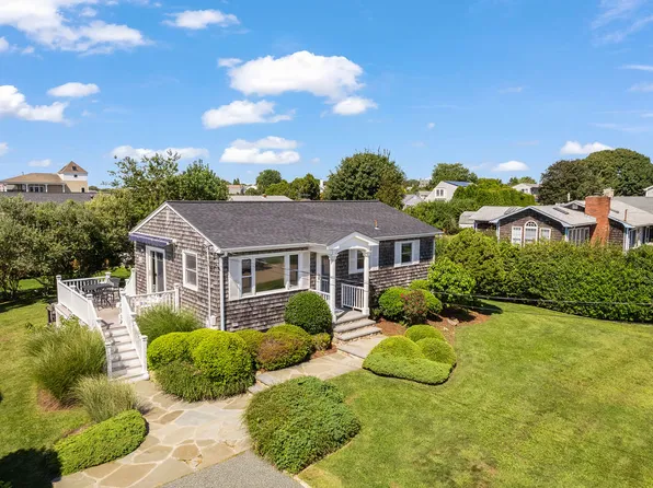 31 Cypress Ave, Narragansett, RI 02882