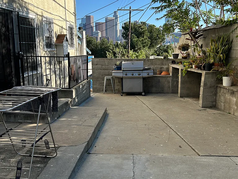 949 Everett St #18 — Photo 13