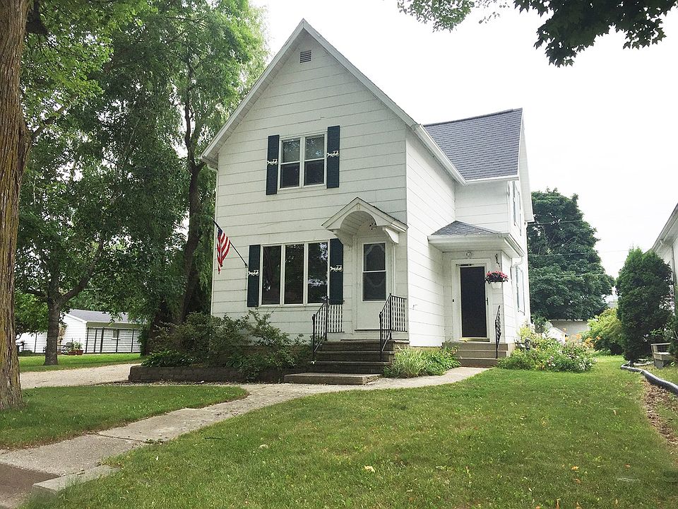 2nd image of 420 Main St