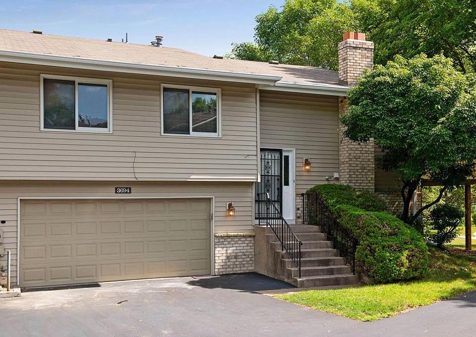 1st image of 3694 York Cir