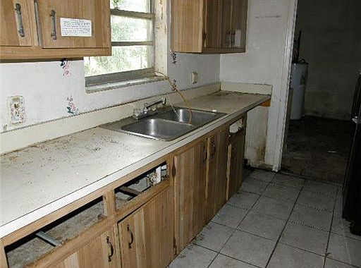 5th image of 4413 Tulip Ct