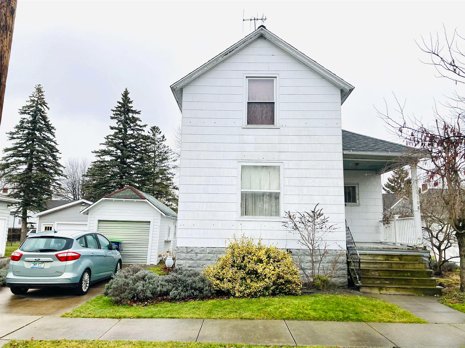 1108 Chase St photo 1