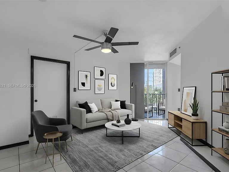 102 SW 6th Ave #201 — Photo 1