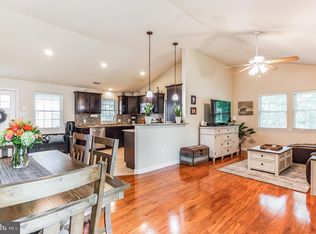 285 Oaktree Dr, Levittown, PA
